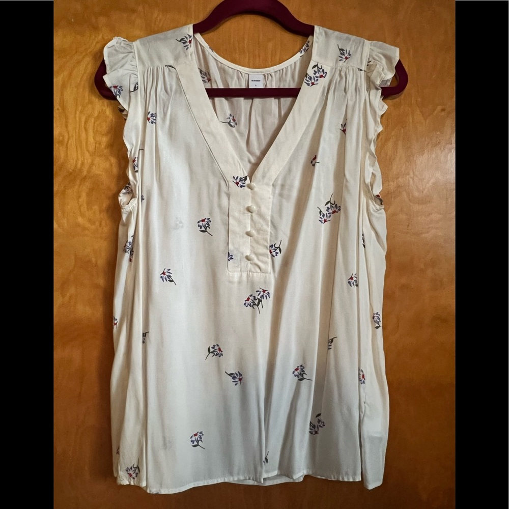 Sleeveless blouse.